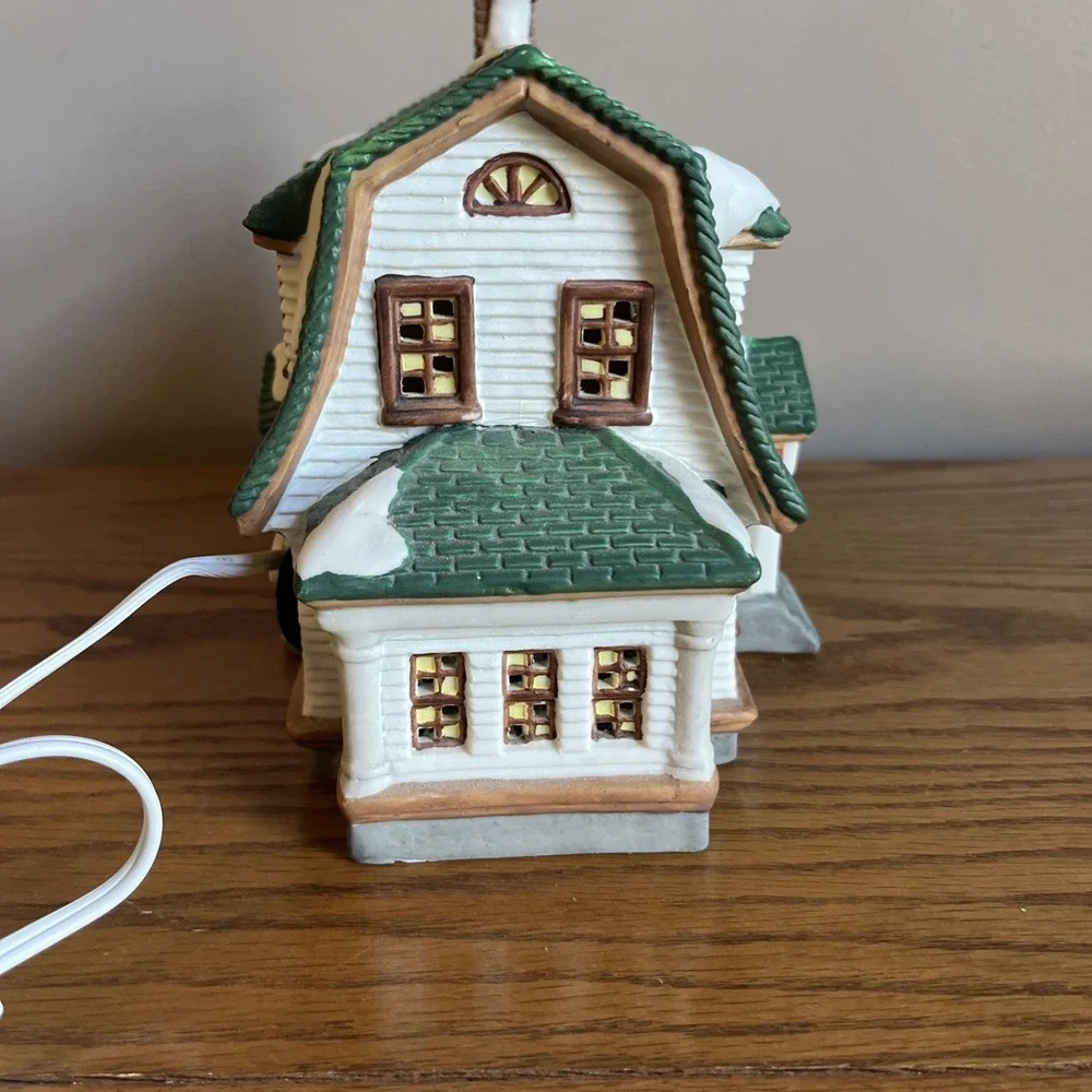 Heartland Valley Village House Cottage‎ Porcelain Lighted House Christmas O'Well